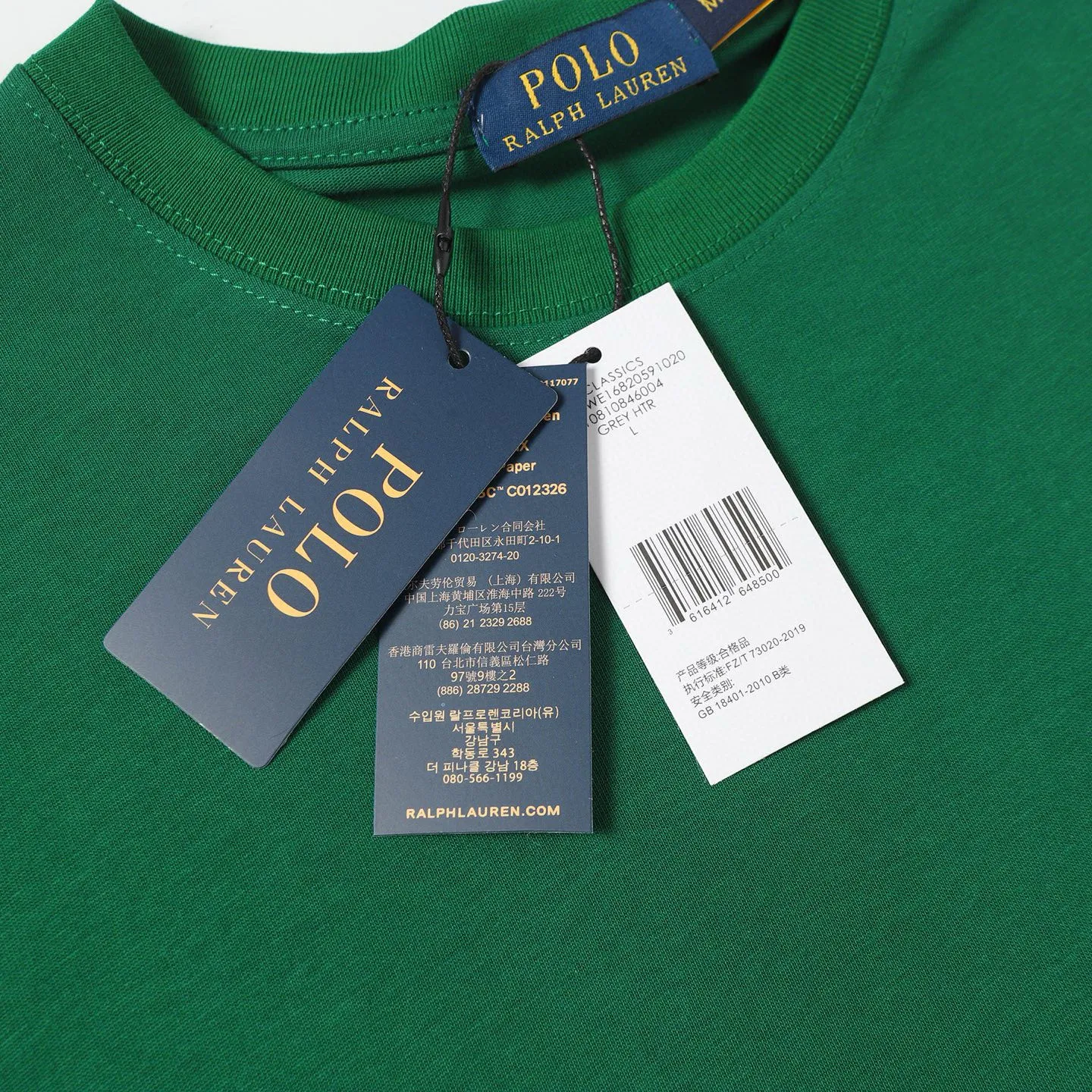 P126 Style number: 505 Ralph Lauren/Ralph Lauren 25ss new summer silicone Polo embossed round neck T-shirt. The main logo on the neck has a QR code mark, which can be scanned for verification. The 3D silicone three-dimensional English letter logo is embossed to distinguish low-quality products on the market. 32 counts, 240g hydrophilic toner, 100% cotton fabric, comfortable and soft, highly breathable, focusing on high-end cost-effectiveness, needless to say good quality. Available in a variety of colors, both boys and girls can try this genderless style, giving them a yuppie tone in no time. Immerse yourself in your leisurely style, and have your own style in retro. Natural, vivid and very French romantic feelings, perfectly integrating youthful atmosphere and trend. Color: white, black, navy blue, dark green Size: S-xL S Shoulder width 44 Bust 104 Sleeve length 23 Clothing length 72 M Shoulder width 45 Bust 108 Sleeve length 24 Clothing length 74 L Shoulder width 46 Bust 112 Sleeve length 25 Clothing length 76 xL Shoulder width 47 Bust 116 Sleeve length 26 Clothing length 78